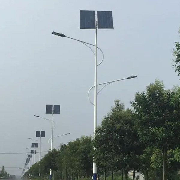 重慶璧山兒童公園道路兩旁 太陽能路燈桿工